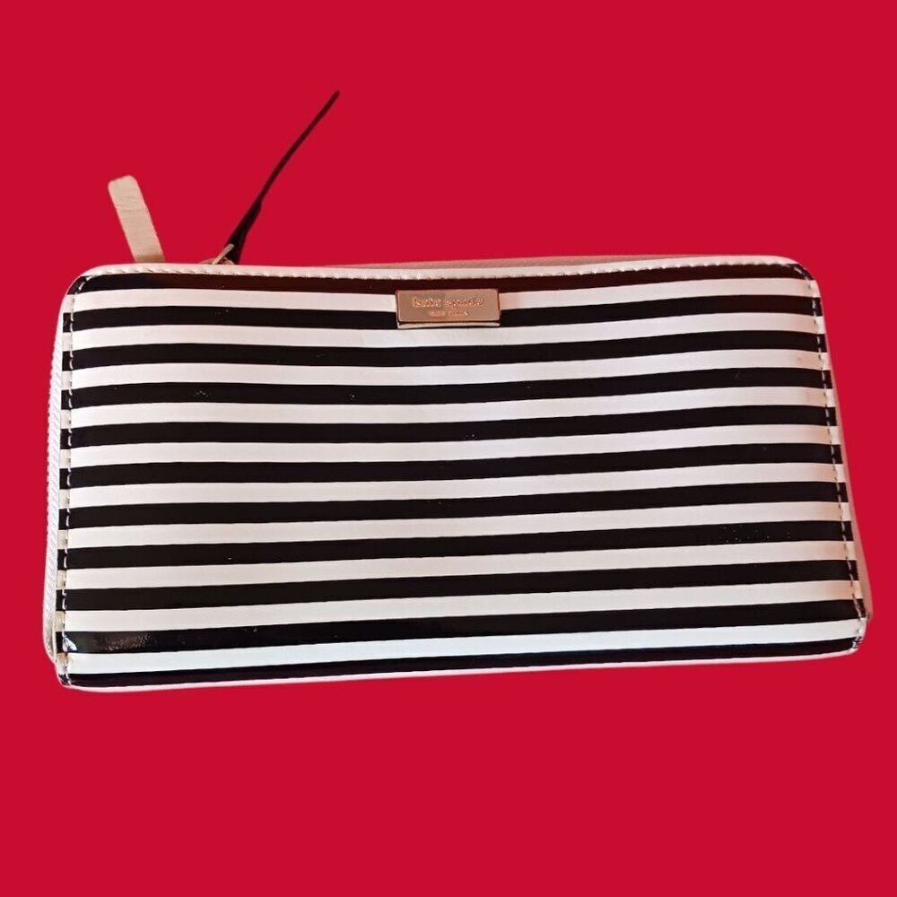 Kate Spade New York Black & White Striped Wallet With Multiple Card Slots